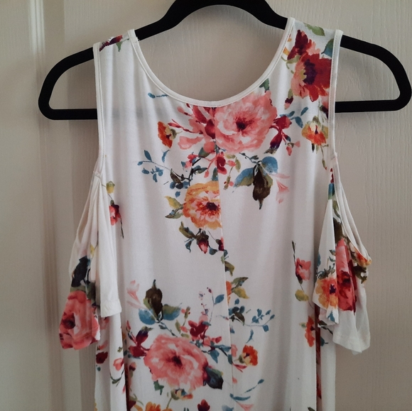 Cold Shoulder Floral Print Top - Picture 4 of 7